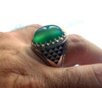 انگشتر عقیق سبز یمنی بسیار آبدار و کهنه با رکاب فدیوم تمام شبکه کد A-19 - تصویر 5
