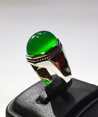 انگشتر عقیق سبز کهنه کاملا طبیعی پایه فدیوم مدل ۸ ضلعی با مهر ( تهران کاوه )