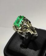 انگشتر زمرد پنجشیر طیف کاهویی پایه نقره دست ساز با مهر تهران کریمی کد PJ-8