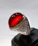 انگشتر عقیق سرخ یمنی کهنه درشت و قواره دار کد A-69