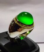 انگشتر عقیق سبز درشت طبیعی پایه فدیوم مدل فیلی با گوارسه های طلا با مهر ( تهران محک )