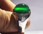 انگشتر عقیق سبز طبیعی بسیار آبدار و پر تلالو پایه فدیوم مدل فیلی دور یو با مهر تهران رسول کد  A-123 - تصویر 5