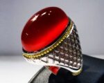 انگشتر عقیق سرخ یمنی کهنه درشت و قواره دار پایه فدیوم مدل رولکسی حصیری و گوارسه های طلا با مهر تهران رسول کد A-124 - تصویر 2