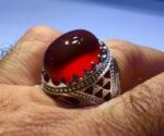 انگشتر عقیق سرخ یمنی کهنه کلاهدار بسیار آبدار پایه فدیوم با مهر نقره سازان کد  A-138 - تصویر 4