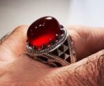 انگشتر عقیق سرخ یمنی کهنه بسیار آبدار پایه فدیوم مدل تمام شبکه با مهر نقره سازان کد  A-142 - تصویر 5