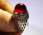 انگشتر عقیق سرخ یمنی کهنه پایه فدیوم مدل تمام شبکه مثلث با مهر تهران رسول کد A-176 - تصویر 4