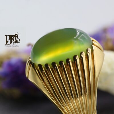 انگشتر عقیق سبز طبیعی و کهنه رنگی خاص ‌‌کمیاب پایه تمام طلای دست ساز اثر استاد مهرداد غلامرضا