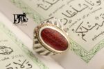 انگشتر عقیق سرخ خطی دوره صفوی با ذکر و من یتق الله با پایه فدیوم مدل سوپر ستونی کد EGR-48 - تصویر 3