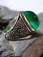 انگشتر عقیق سبز کهنه کاملا طبیعی پایه فدیوم مدل فیلی قلم دست با مهر تهران محک  کد A-366