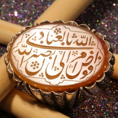 انگشتر عقیق خطی کهنه قاجاری ذکر افوض امری الی الله ان الله بصیر بالعباد پایه نقره دست ساز مدل 4 اشک