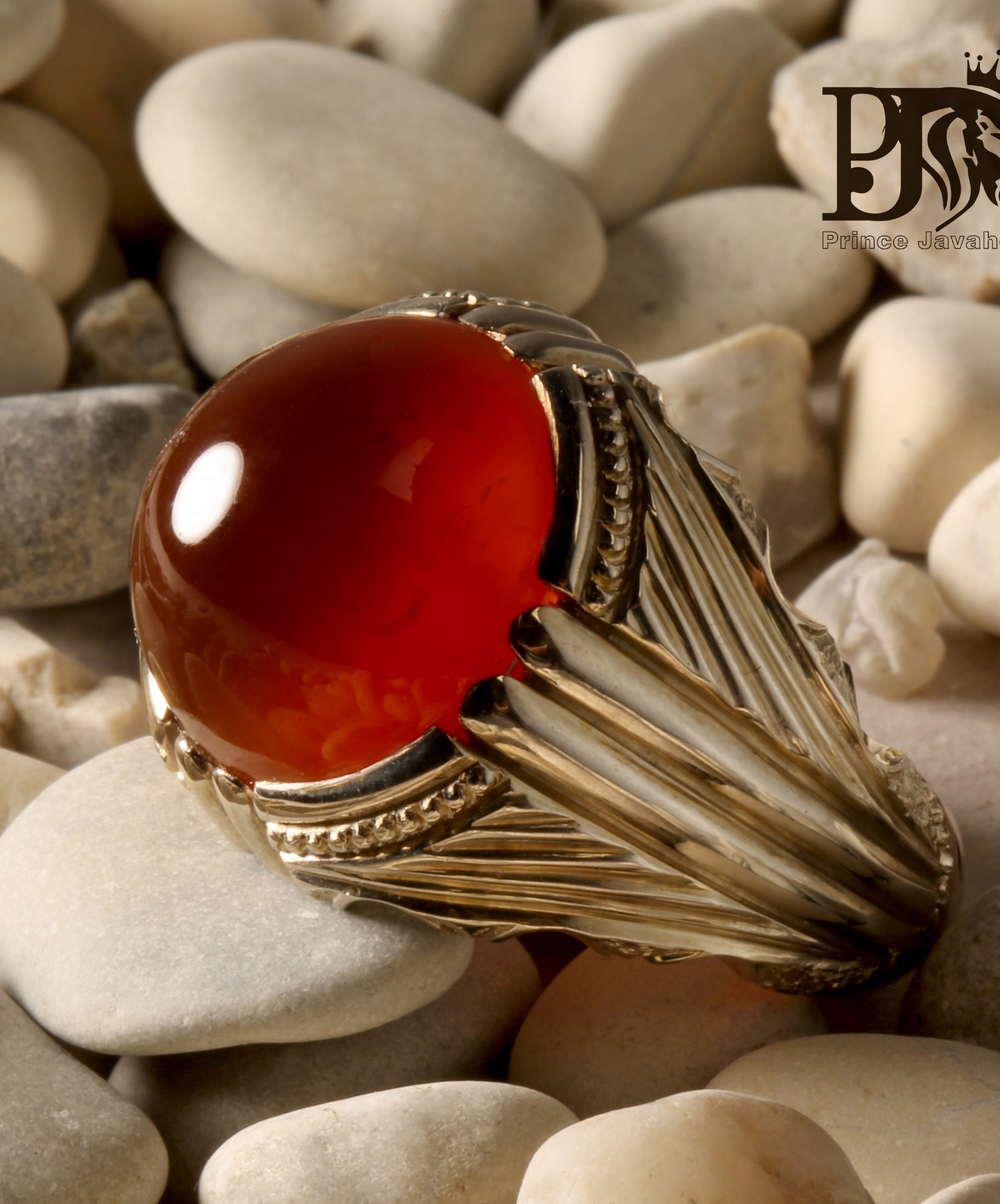 IMG_5744-Copy-Copy انگشتر عقیق سرخ یمنی تراشدار قطعی پایه فدیوم اثری خاص از استاد مهرداد غلامرضا کد A-379 - تصویر 1