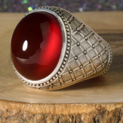 انگشتر عقیق سرخ یمنی کهنه پایه (فدیوم) استاد ((حاج حسین جدی)) مدلی خاص رولکسی حصیری و لیمیتد (مهر بیضی)کد A-425