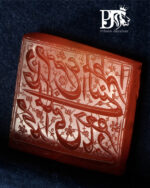 عقیق سرخ یمنی حکاکی ممتاز ( مهر شخصی دوره قاجاری) منتسب به (کلید دار کعبه ) ( خادم شرع مطهر نبی محمد المکنی جعفر بابی ) بسیار ناب و فوق کلکسیونی پایه فدیوم مدل سوپر رولکسی اثری خاص از استاد مهرداد غلامرضاEGR-189