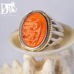 یکی از زیباترین و ممتاز ترین حکاکی های دوره قاجار ذکر زیبای یا(( صادق الوعد)) حکاکی این اثر توسط یکی از(( بزرگترین حکاکان دوره قاجار ))بر روی عقیق ناب یمانی  کد EGR-208 - تصویر 3