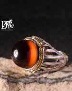 انگشتر عقیق سرخ یمنی کهنه کلاهدار و طوق دار پایه فدیوم مدل سوپر ستونی کد A-523