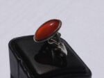 انگشتر عقیق سرخ یمنی کهنه پایه نقره دست ساز اثر استاد معتمد  کد A-553 - تصویر 2