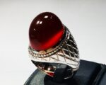 انگشتر عقیق سرخ یمنی کهنه بسیار ابدار طوق دار پایه فدیوم مدل حصیری درشت  کد A-621 - تصویر 4