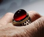 انگشتر عقيق سرخ يمني كهنه طوقدار و كلاهدار بسيار آبدار با پايه فديوم مدل تمام شبكه کد A-603 - تصویر 4