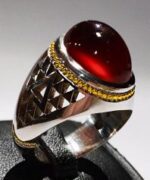 انگشتر عقيق سرخ يمني كهنه طوقدار و كلاهدار بسيار آبدار با پايه فديوم مدل تمام شبكه کد A-603