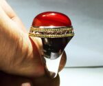 انگشتر عقیق سرخ یمنی بینهایت ابدار و شفاف پایه فدیوم دور شبکه با گوارسه های طلا کد A-629 - تصویر 3