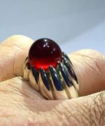 انگشتر عقیق سرخ یمنی کهنه پایه فدیوم مدل ریز دندان اثر استاد مهرداد غلامرضا کد A-725