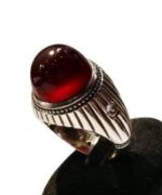 انگشتر عقیق سرخ یمنی کهنه فدیوم ( حاج حسین جدی ) مدل شیاری مزین به برلیانهای سفید کد A-950