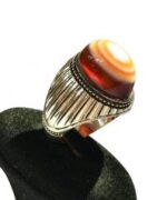 انگشتر عقيق يمني كهنه سه پوست سرخ با طبع و رنگي خاص کد A-1001