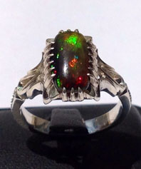 انگشتر اپال طبیعی اتیوپی بسیار پر تلالو پایه نقره دست ساز با مهر تهران فدک